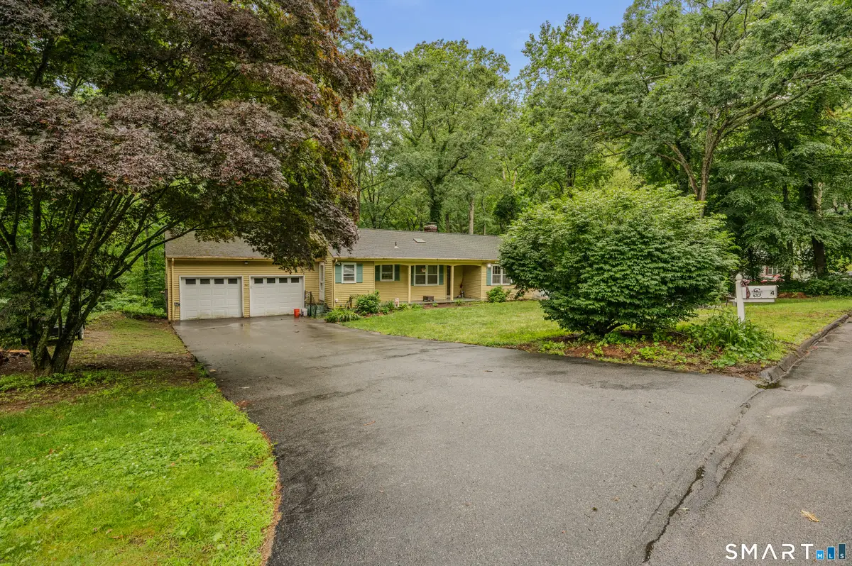 4 Robinhood Drive, Gales Ferry, CT 06335 - #1