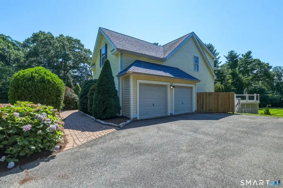 20 Ridgewood Court, North Haven, CT 06473 - #2