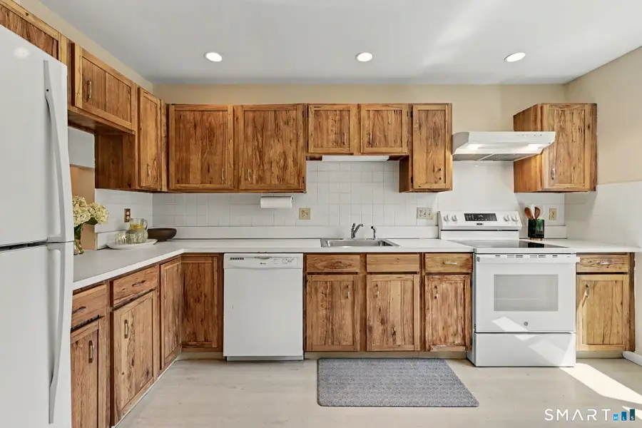 16 Bouton Street East #10, Stamford, CT 06907 - #3
