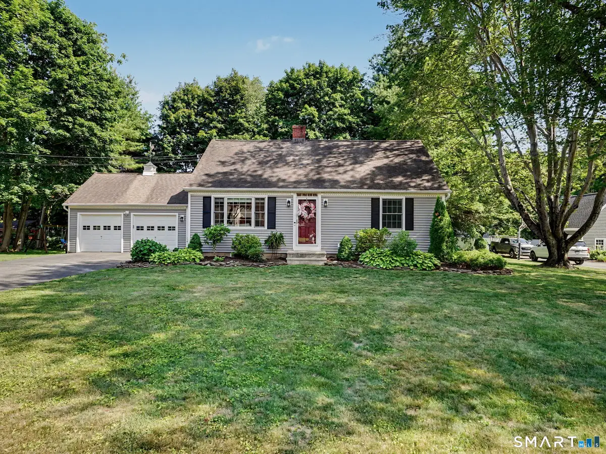 10 Elizabeth Street, Newtown, CT 06470 - #1