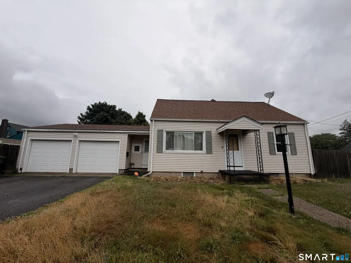 37 East Kensington Place, Bridgeport, CT 06610 - #1