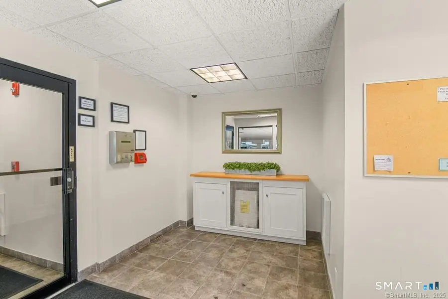 34 Crescent Street #1D, Stamford, CT 06906 - #3
