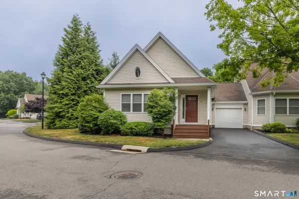 194 Summerfield Gardens #194, Shelton, CT 06484