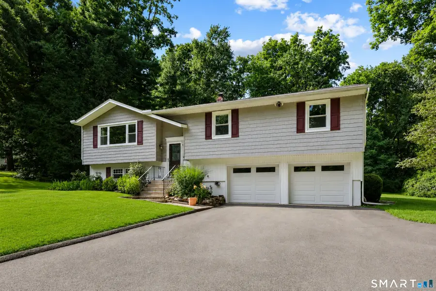 8 Fleetwood Drive, New Fairfield, CT 06812 - #2
