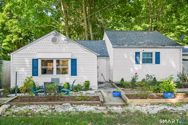 20 Pine Street, Waterford, CT 06385