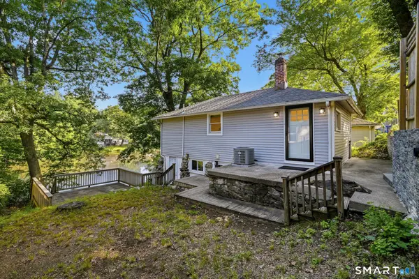 33 Circle Drive, Stratford, CT 06614