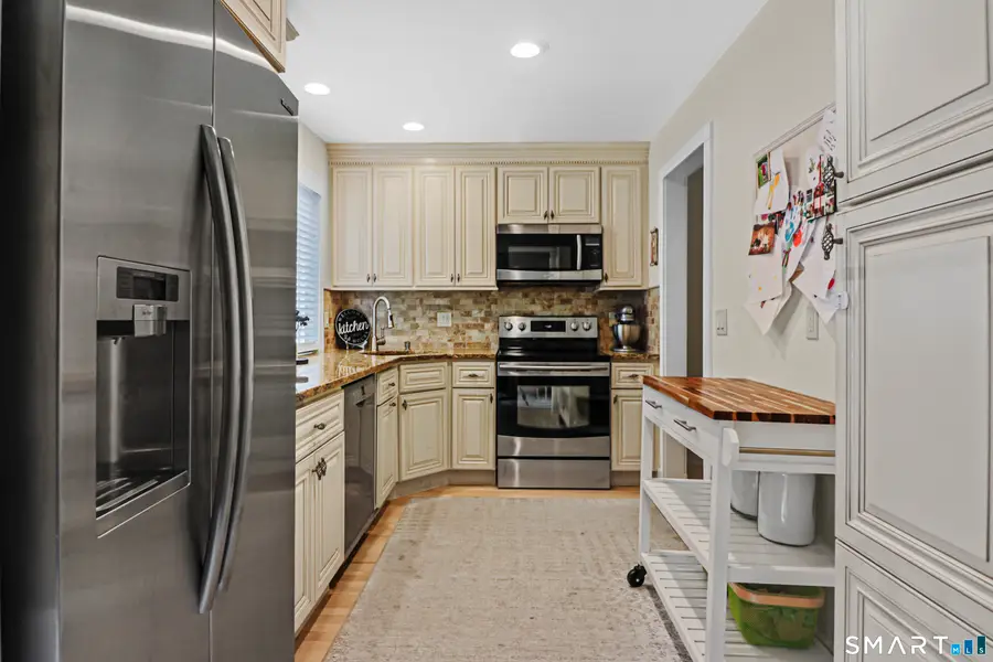 202 Soundview Avenue #14, Stamford, CT 06902 - #3