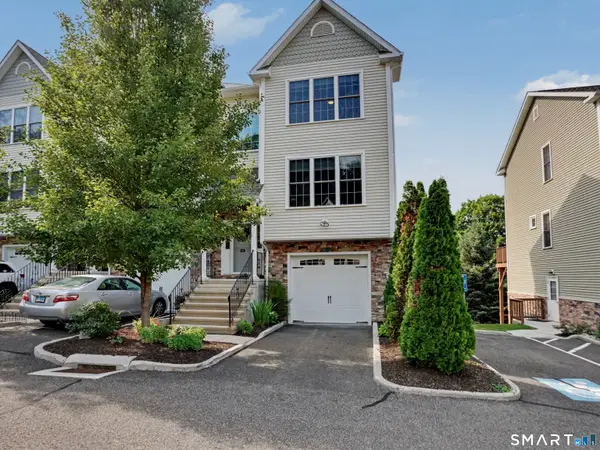 30 Short Oak Drive #30, Brookfield, CT 06804