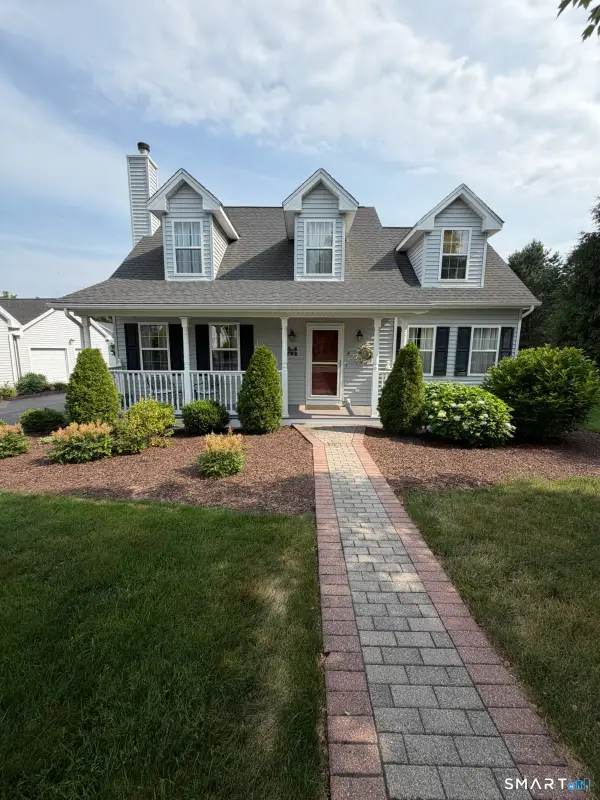 4 Bridle Trail #4, Trumbull, CT 06611