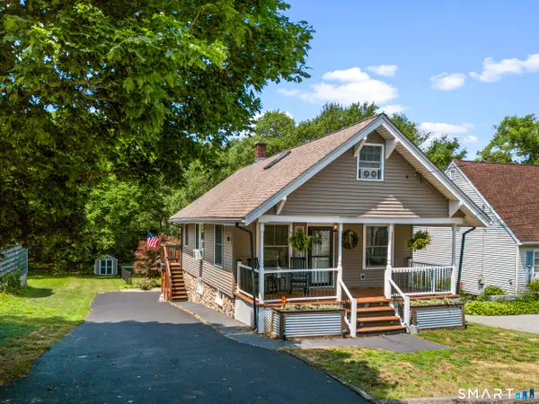 17 James Avenue, Waterford, CT 06375