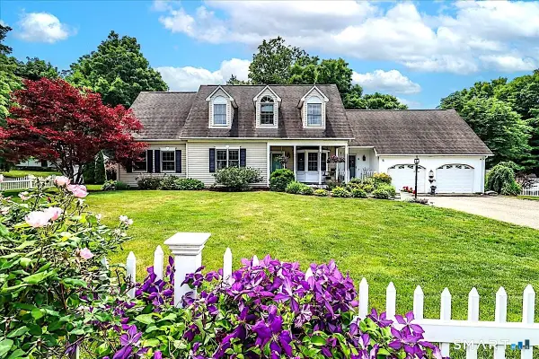 6 Elizabeth Street, Newtown, CT 06470