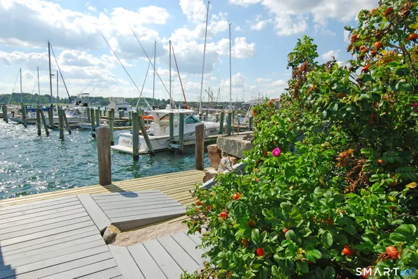 4 Northwest Street #B39, Stonington, CT 06378