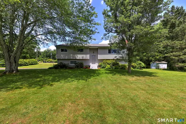 31 Paugussett Road, Newtown, CT 06482