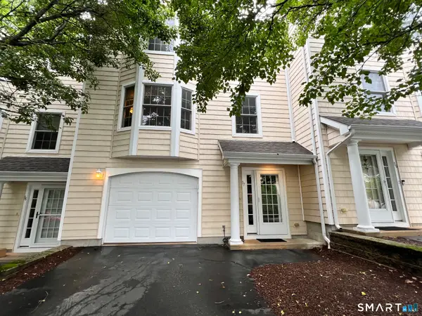 17 Parkwoods Drive #17, Norwich, CT 06360