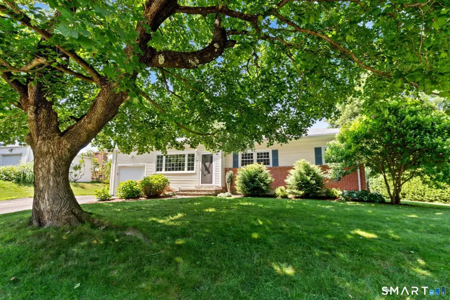 16 East Maxwell Drive, West Hartford, CT 06107 - #2