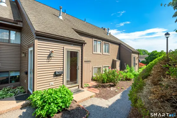 15 Hollister Way North #15, Glastonbury, CT 06033