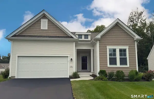 941 Mackenzie Lane #941, Oxford, CT 06478
