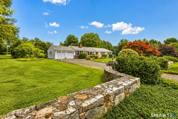 52 Lauderdale Drive, Trumbull, CT 06611