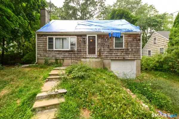 34 Deepwood Lane, Norwalk, CT 06854