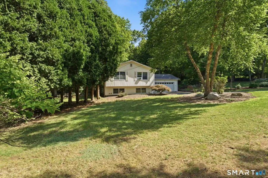 22 Devonshire Drive, Gales Ferry, CT 06335 - #2