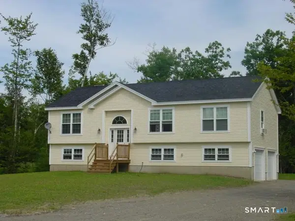 15 Old Oak Road, Norwich, CT 06360