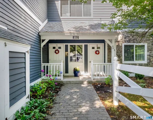 202 Windgate Circle #E, Monroe, CT 06468
