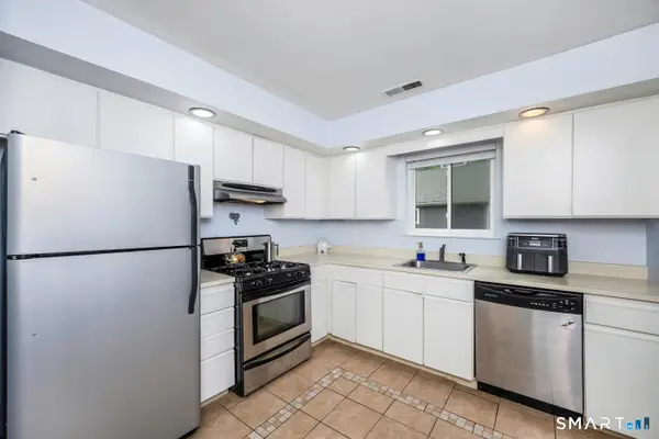 215 Windgate Circle #E, Monroe, CT 06468