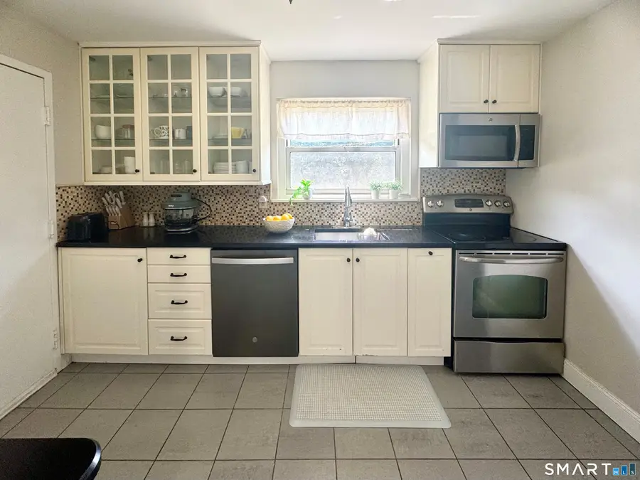 502 Oak Avenue #17, Cheshire, CT 06410 - #3