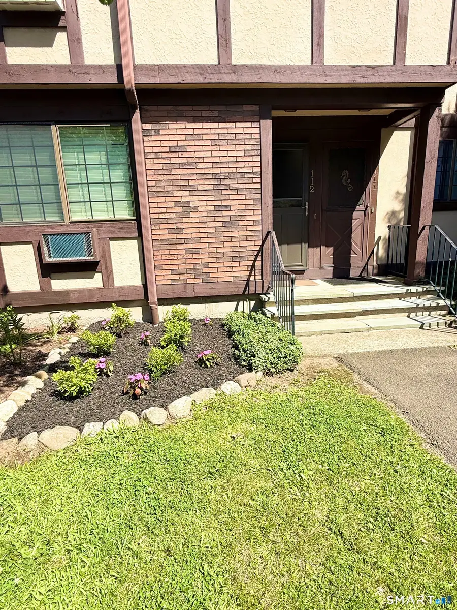 112 Foxwood Close, Milford, CT 06460 - #2