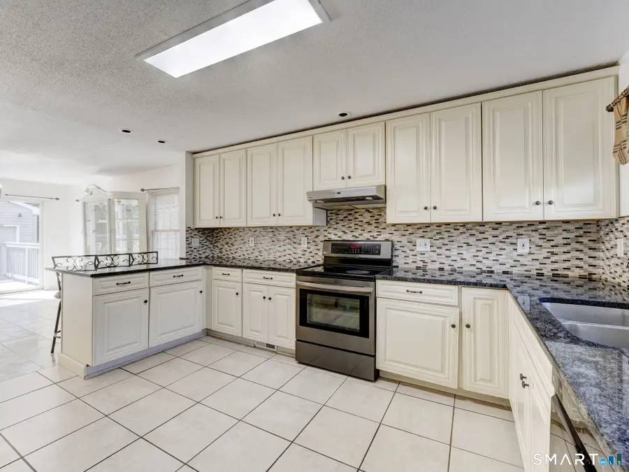 29 Fenwood Avenue, West Hartford, CT 06110 - #3