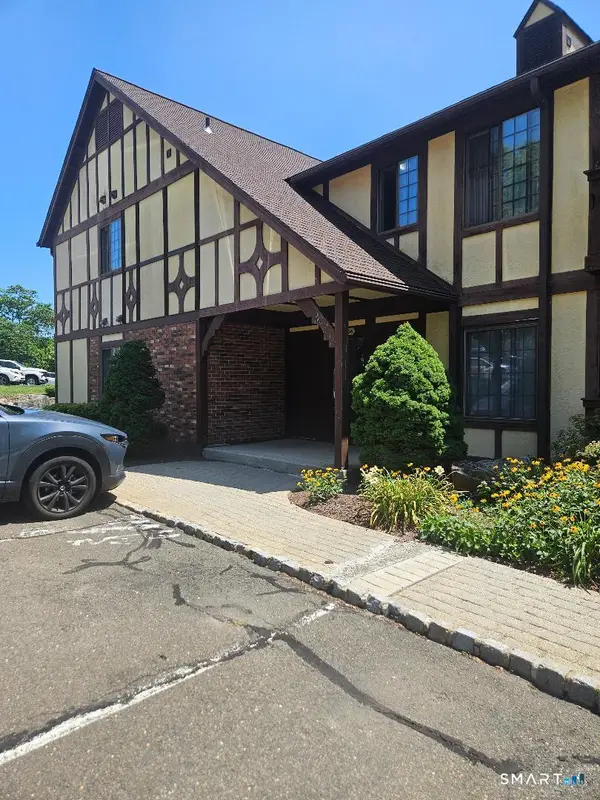 27 Canterbury Road #27, Bridgeport, CT 06606