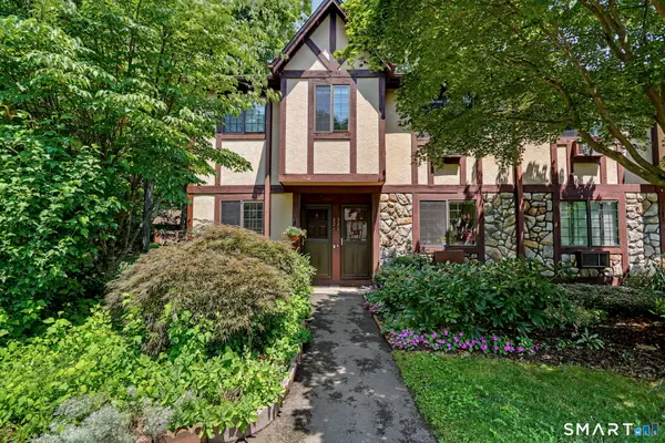 221 Foxwood Lane #221, Milford, CT 06460