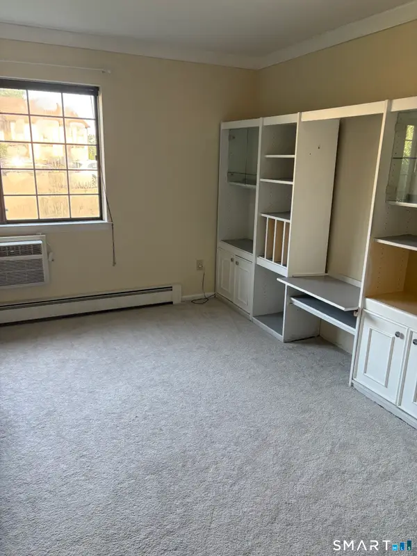217 Foxwood Lane #217, Milford, CT 06461