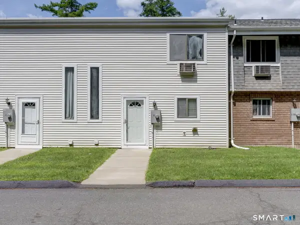 132 Sutton Place #132, Bloomfield, CT 06002