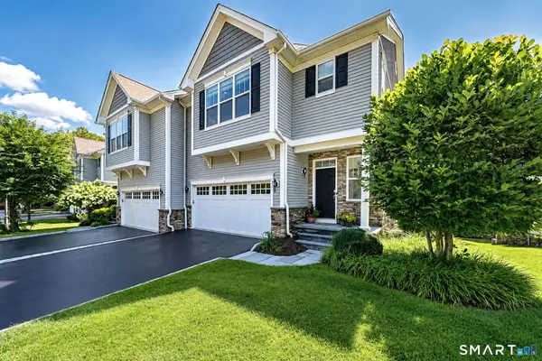 560 River Road #33, Shelton, CT 06484