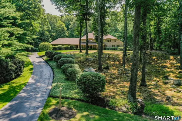 33 Saxon Woods, Avon, CT 06001