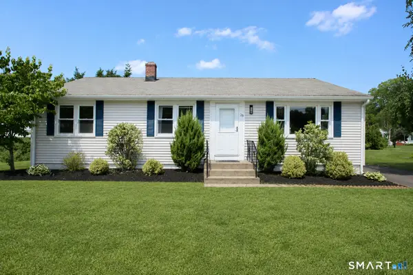 28 East Clover Circle, Hamden, CT 06514