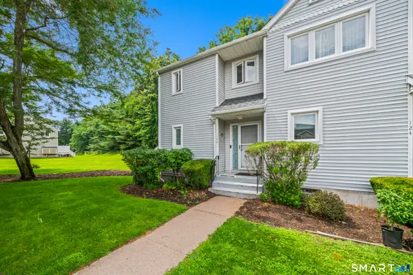 122 Oak Ridge Drive #122, Windsor Locks, CT 06096