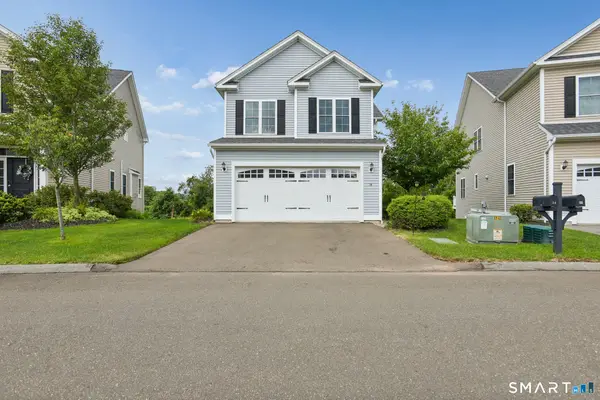 34 Lexington Gardens #34, North Haven, CT 06473