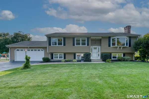 16 Brockett Farm Road, North Haven, CT 06473