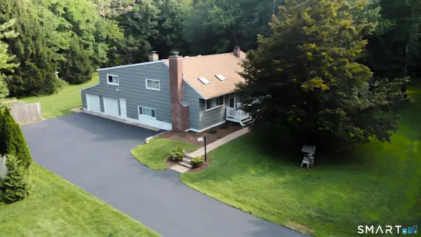 6 Paugussett Road, Newtown, CT 06482