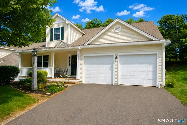 107 Meadow Brook Road #107, Oxford, CT 06478