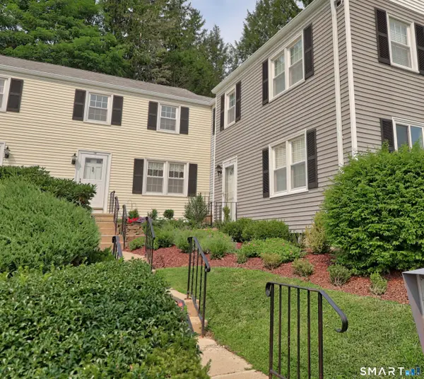 14 Tapping Reeve Village #14, Litchfield, CT 06759