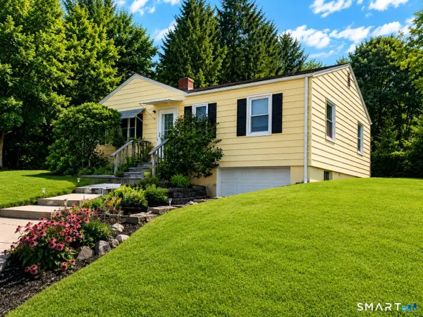 590 Vauxhall St Extension, Waterford, CT 06385