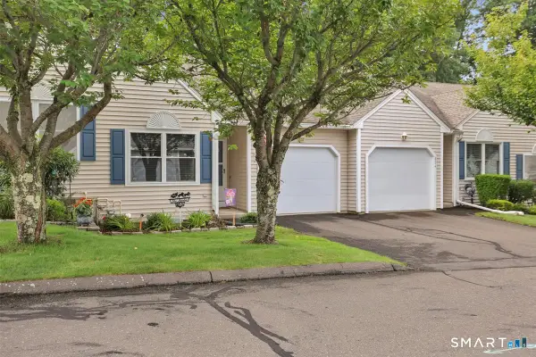 853 Glacier Way #853, Southington, CT 06489