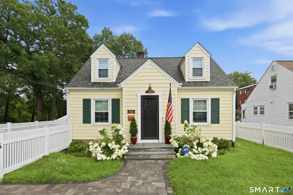 134 Oakwood Avenue, West Hartford, CT 06119