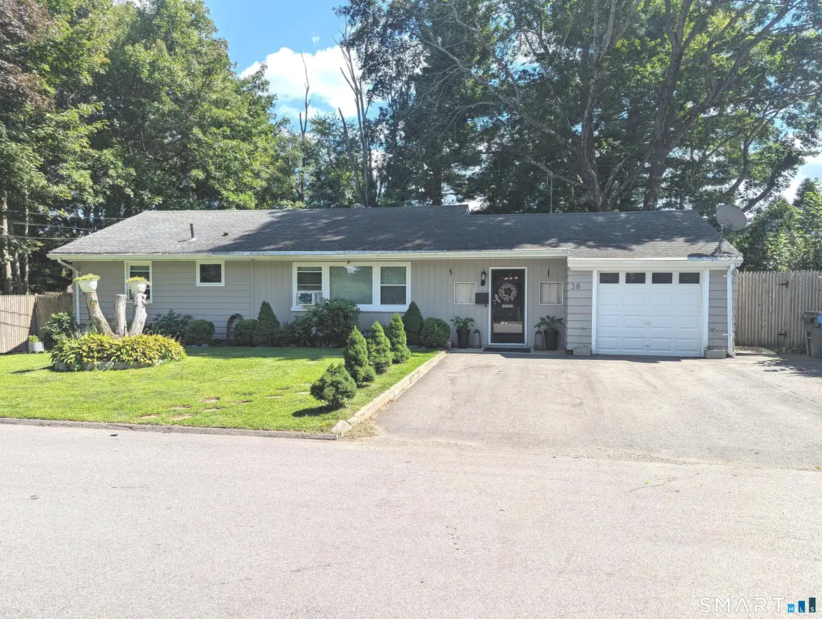 38 Pine Street, Norwich, CT 06360 - #1