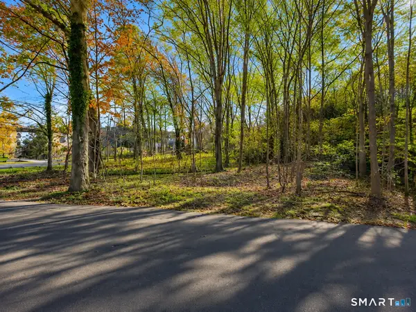 1 Edge Hill Lane, Westport, CT 06880