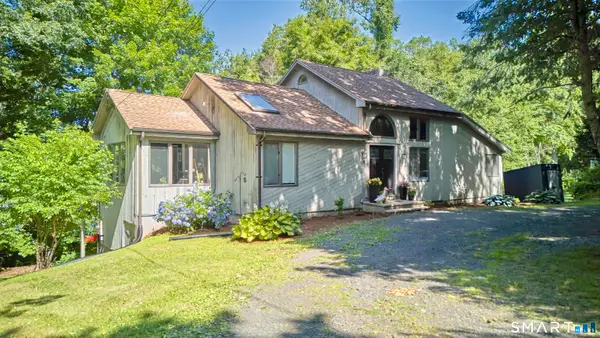 8 Mountain Trail, East Hampton, CT 06424
