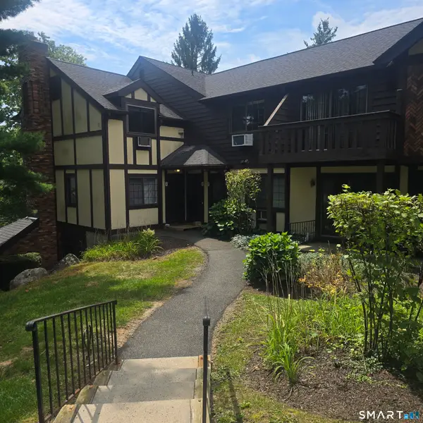7 Falmouth Court #7, Brookfield, CT 06804